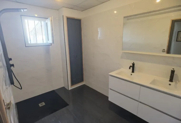 Rénovation complète d'une salle de bain à Ajaccio, Ajaccio, Corse Moderne Rénovation