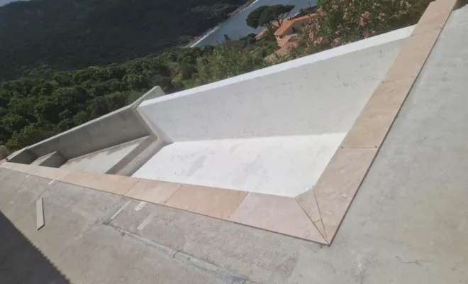 Rénovation d'une terrasse avec travertin posé sur chape lisse à Ajaccio, Ajaccio, Corse Moderne Rénovation