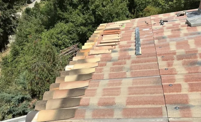 Pose de chape et travertin sur un toit d'une maison en construction à Ajaccio, Ajaccio, Corse Moderne Rénovation