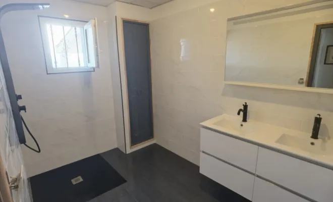 Rénovation complète d'une salle de bain à Ajaccio, Ajaccio, Corse Moderne Rénovation