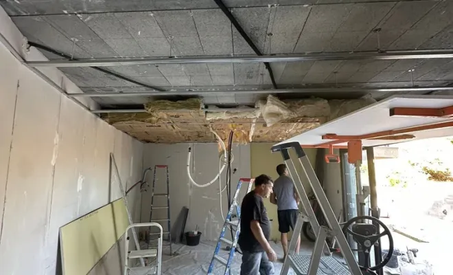 Extension d’aménagement extérieur en travertin à Ajaccio, Ajaccio, Corse Moderne Rénovation