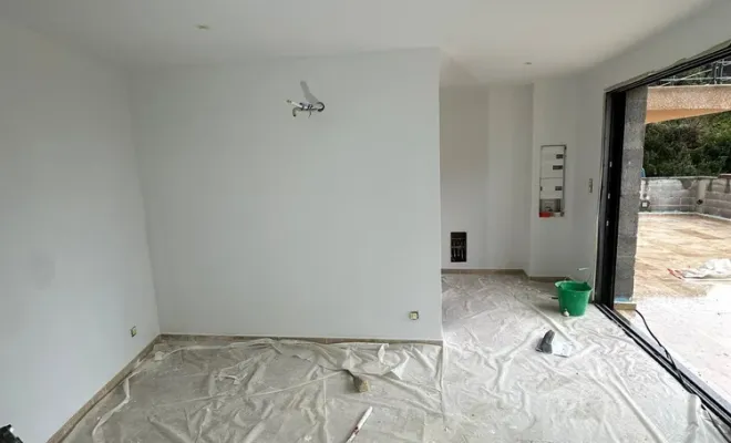 Extension d’aménagement extérieur en travertin à Ajaccio, Ajaccio, Corse Moderne Rénovation